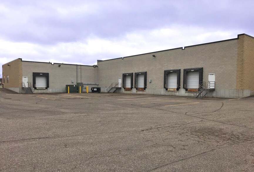 More Photos Of 14140-14198 Northdale Blvd, Rogers Showroom For Lease