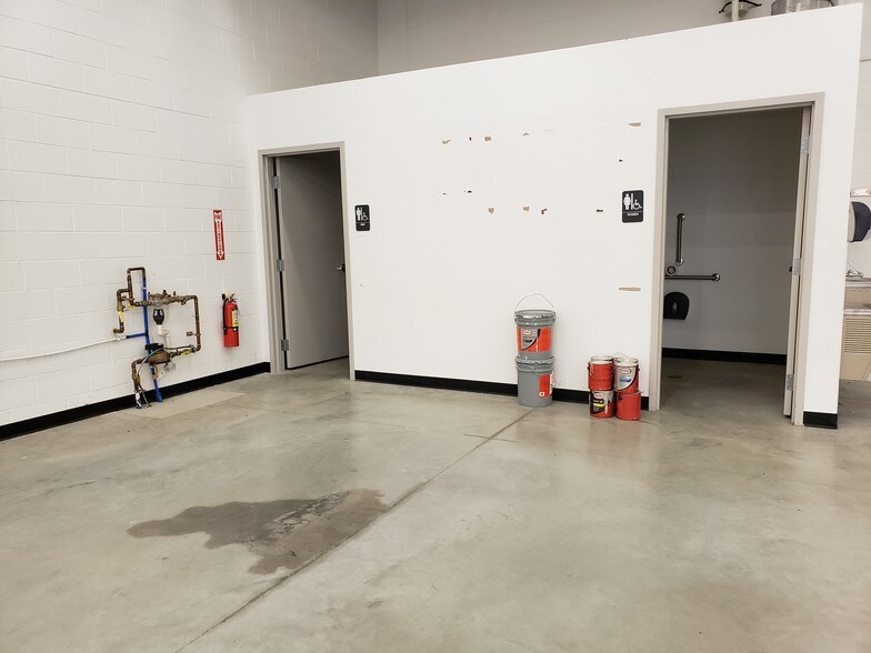 More Photos Of 8120 N Telegraph Rd, Dearborn Heights Storefront Retail Office For Lease