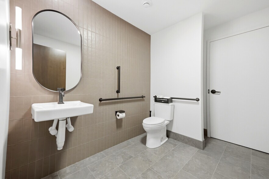 More Photos Of 1630 W 2225 S, Woods Cross Airplane Hangar For Lease