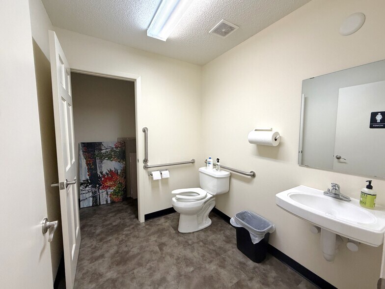 More Photos Of 7745 Goedderz Rd, Baxter Warehouse For Sale