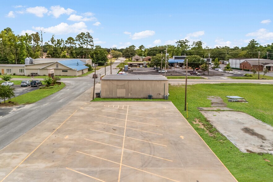 More Photos Of 697 W Cherry St, Jesup Restaurant For Sale