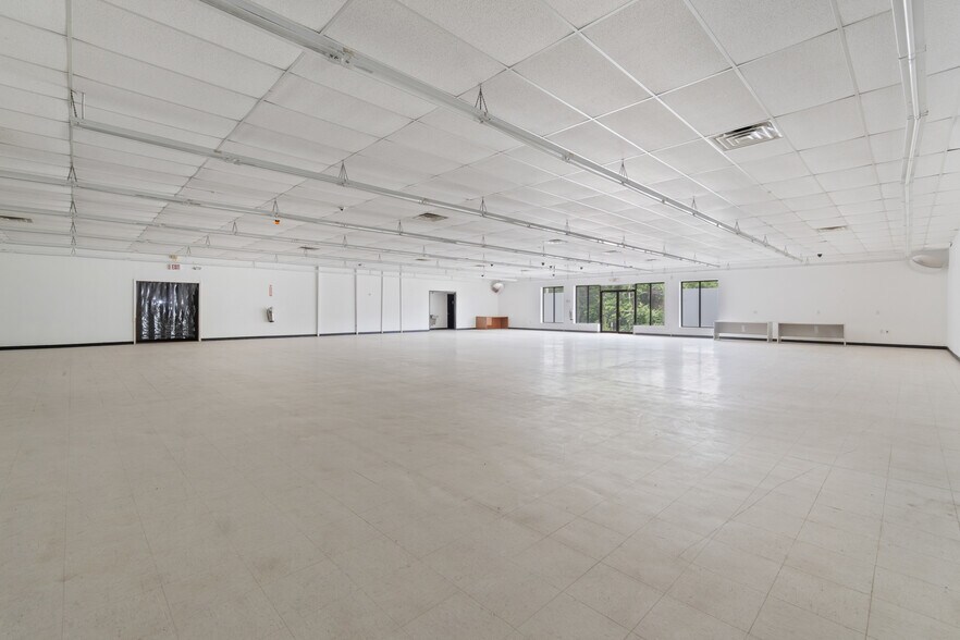 More Photos Of 722 S Highway 59, Decatur Freestanding For Lease