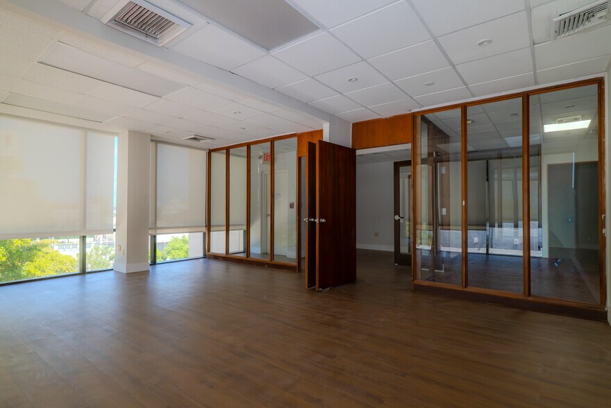 More Photos Of 930 Washington Ave, Miami Beach Office For Lease