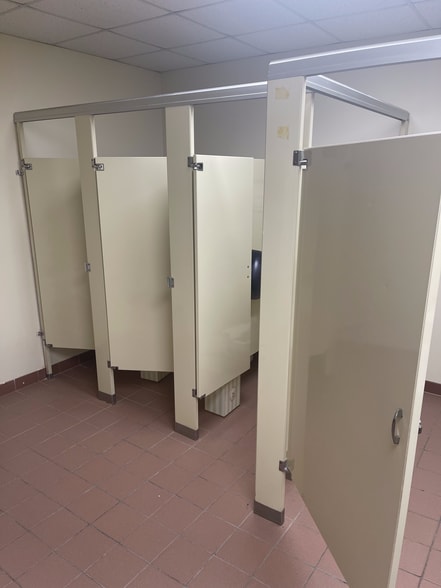 More Photos Of 3455 Keith Bridge Rd, Cumming Freestanding For Sale