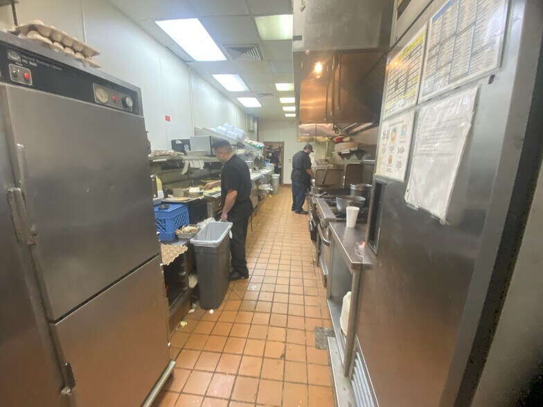 More Photos Of 3400 San Pedro, San Antonio Freestanding For Lease