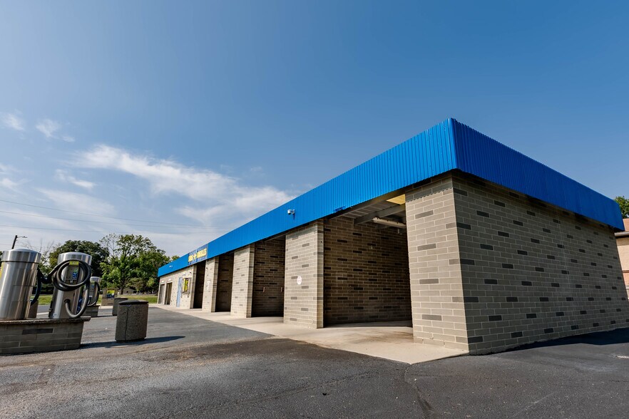 More Photos Of 410 Sherman St, Belleville Carwash For Sale