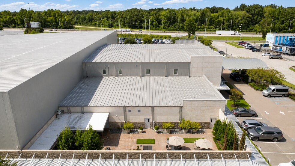 More Photos Of 7277 Exchequer Dr, Baton Rouge Distribution For Sale