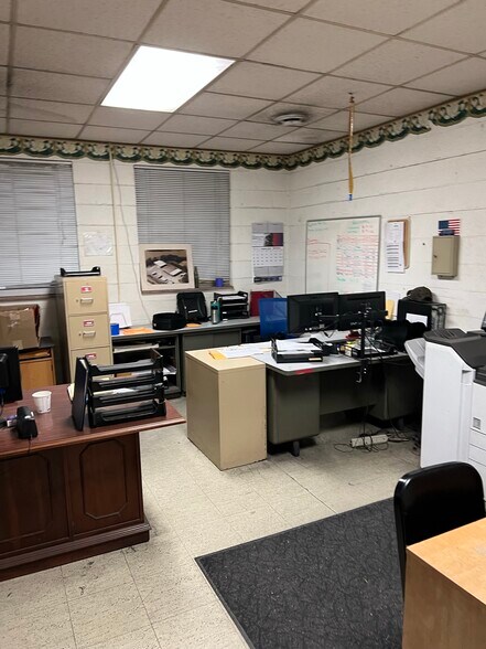 More Photos Of 4744 Singleton Station Rd, Louisville Distribution For Lease