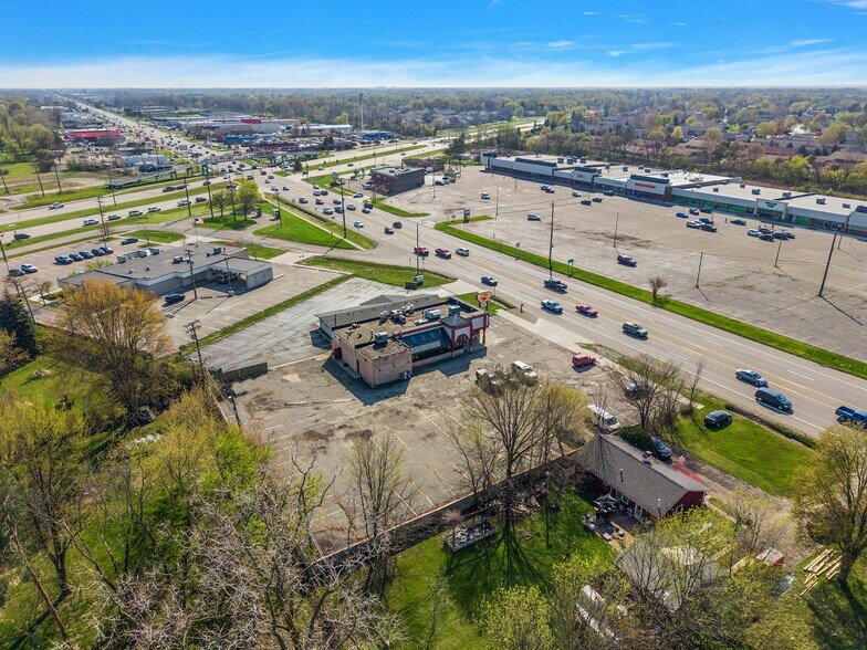 More Photos Of 37116 S Groesbeck Hwy, Clinton Township Restaurant For Sale