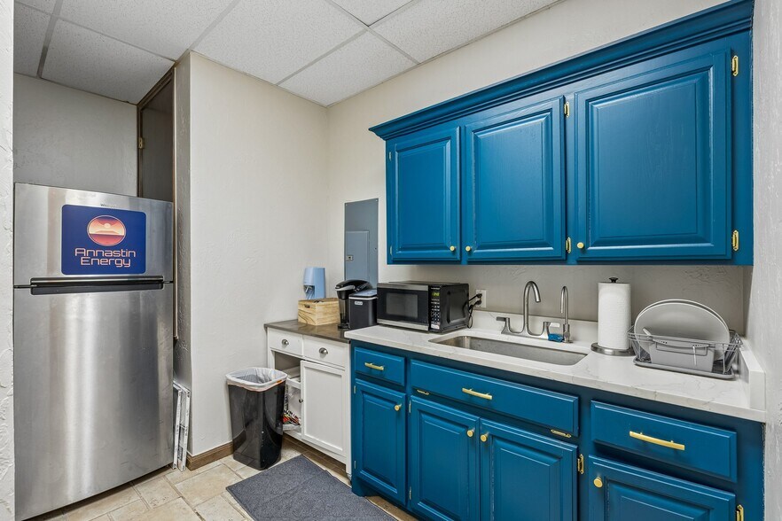 More Photos Of 405 W 2nd St, Edmond Office For Lease