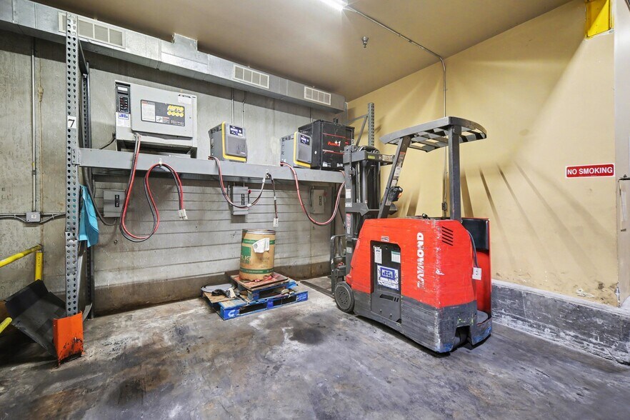 More Photos Of 10810 Withers Cove Park Dr, Charlotte Warehouse For Lease