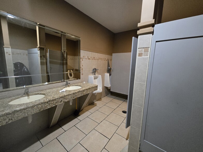 More Photos Of 415-417 Halsey St, Newark Bar For Sale