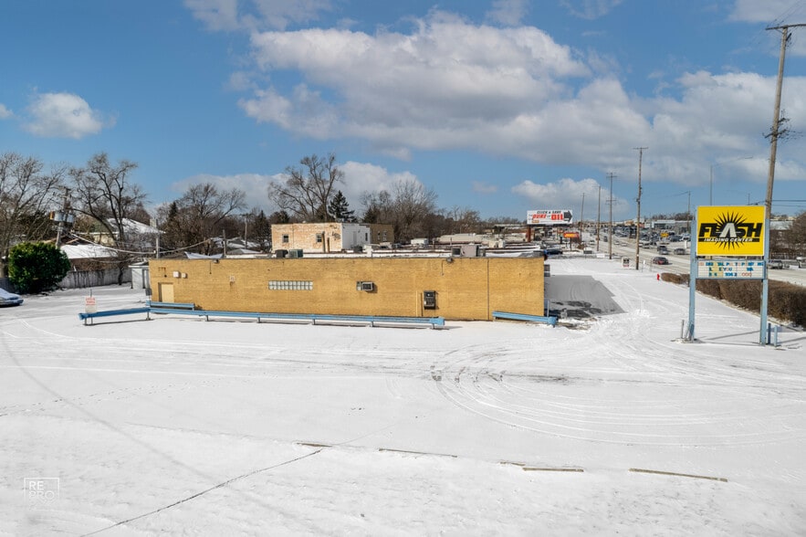 More Photos Of 1720-1724 N Rand Rd, Palatine Freestanding For Sale