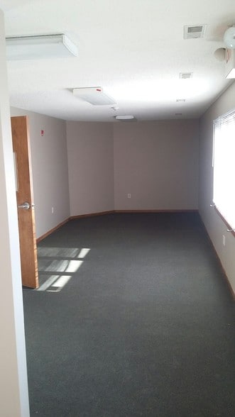 More Photos Of 1520 Knox St, Lincoln Office For Sale