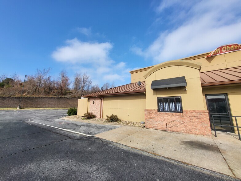 More Photos Of 648 S Neosho Blvd, Neosho Restaurant For Lease