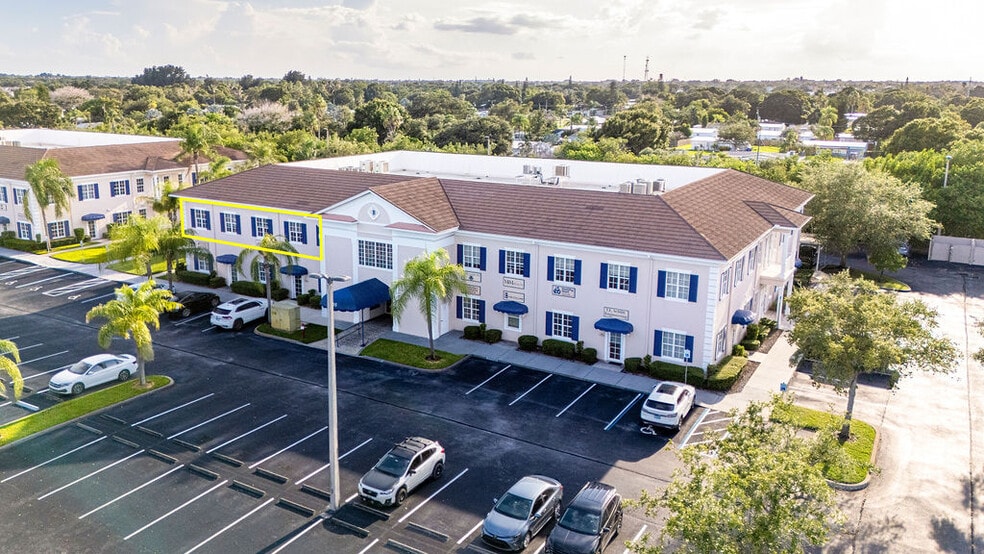 Primary Photo Of 1555 Indian River Blvd, Vero Beach Medical For Lease