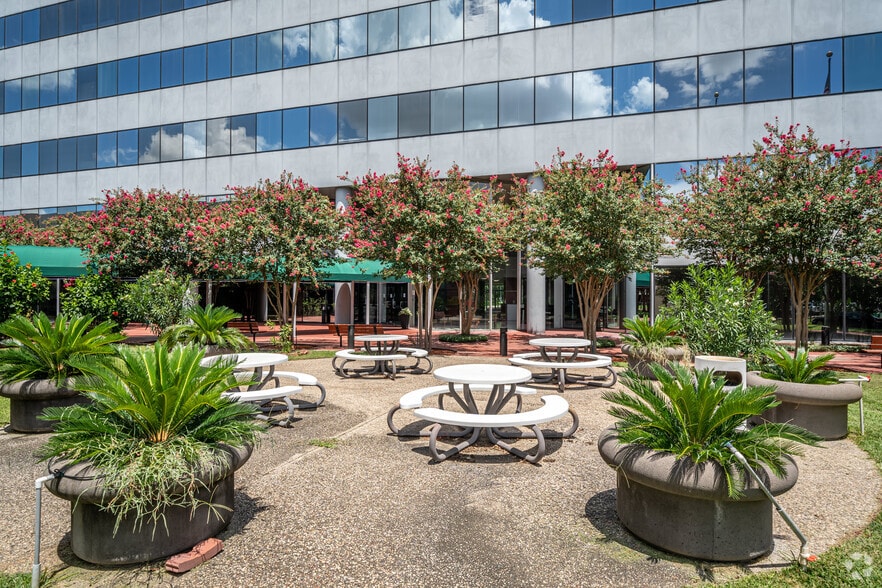 More Photos Of 6464 Savoy Dr, Houston Office For Lease