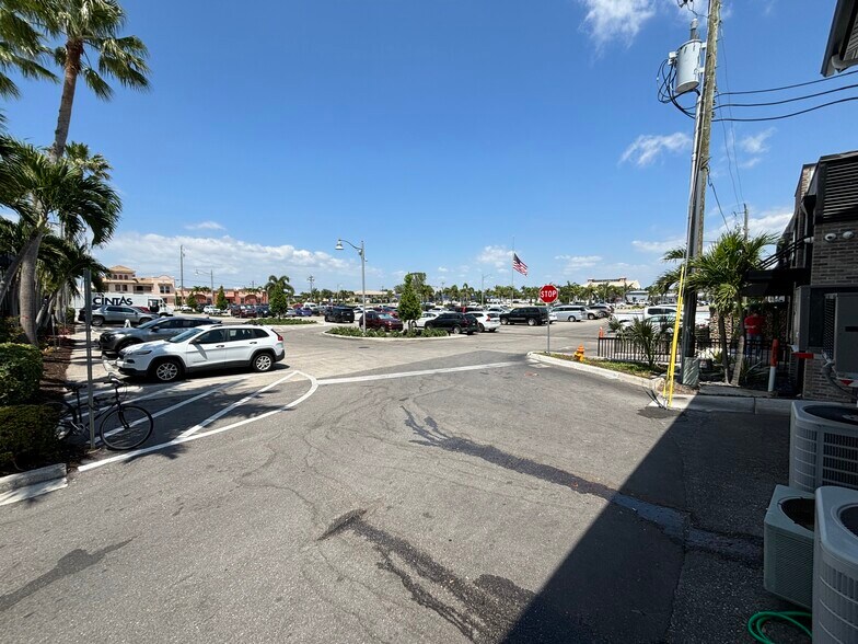 More Photos Of 909 SE 47th Ter, Cape Coral Storefront Retail Office For Lease