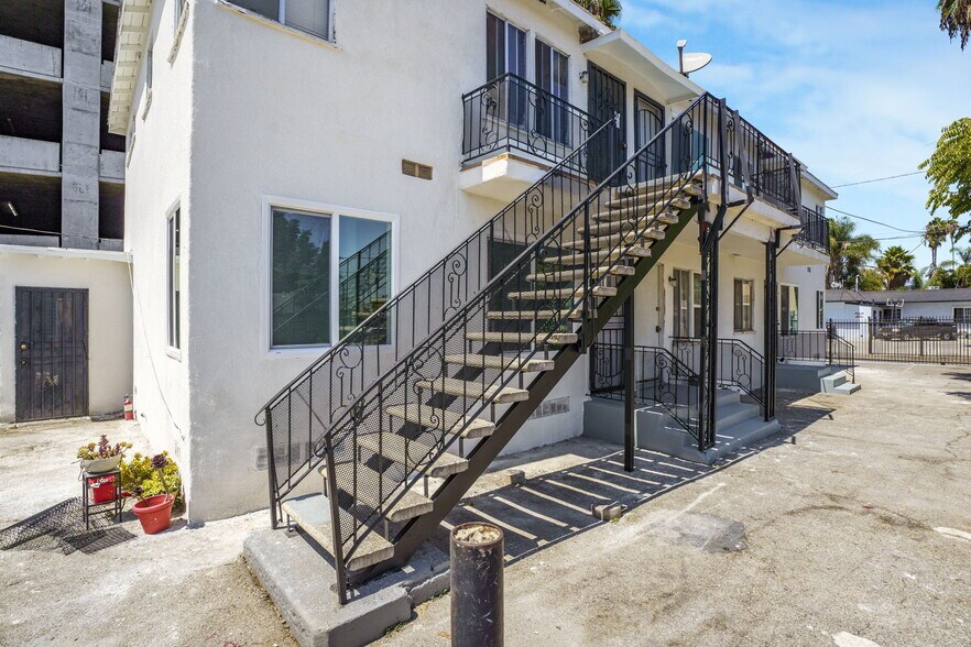 More Photos Of 925 W 84th St, Los Angeles Apartments For Sale