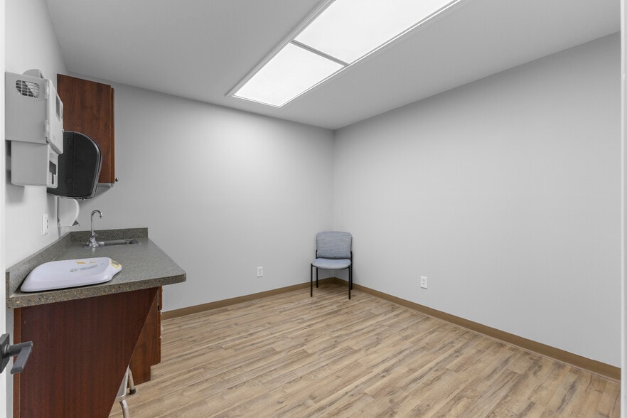 More Photos Of 17600 W Warren Ave, Detroit Office For Lease