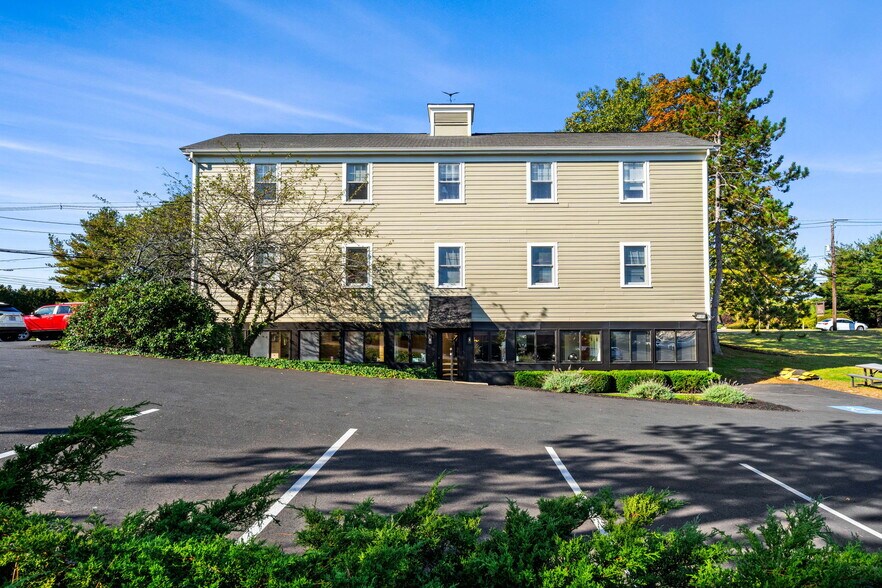 More Photos Of 160 Sylvan St, Danvers Office For Lease