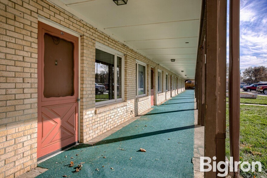 More Photos Of 1004 18th St, Belleville Apartments For Sale