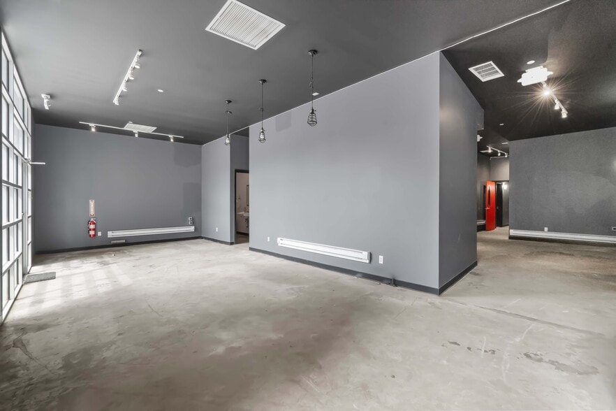 More Photos Of 327 Douglass St, Brooklyn Storefront For Lease