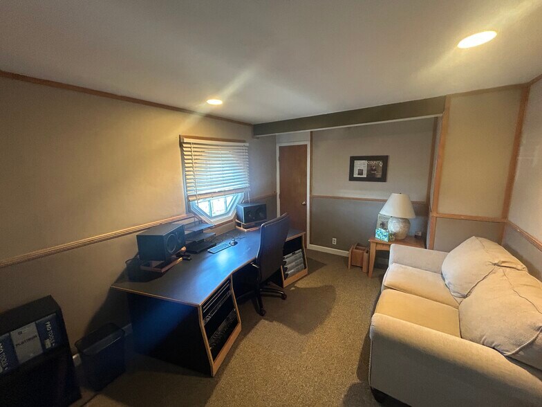 More Photos Of 648 W Iris Dr, Nashville Office For Sale