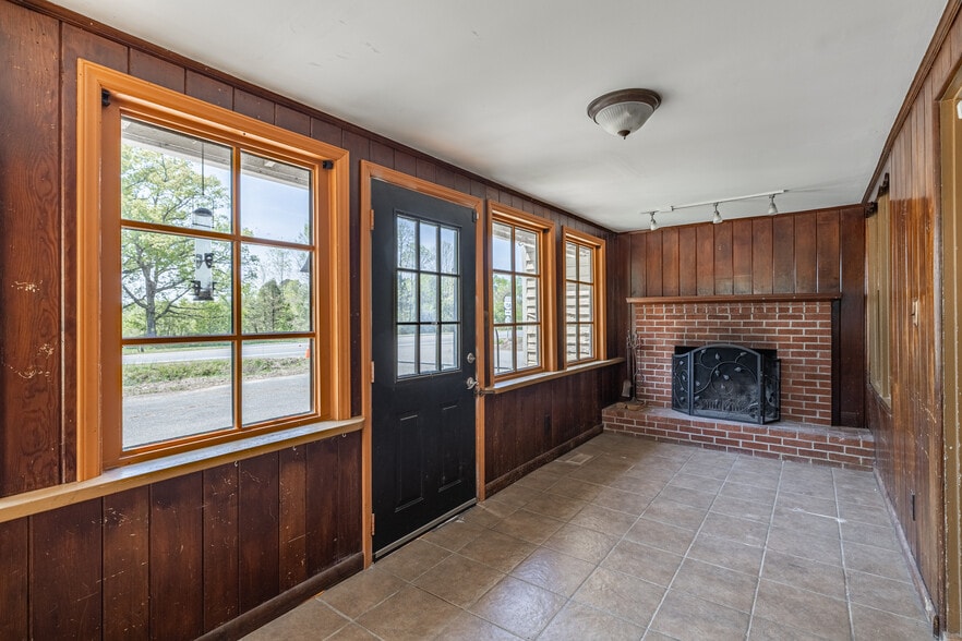 More Photos Of 5164 New Market Rd, Richmond Freestanding For Sale