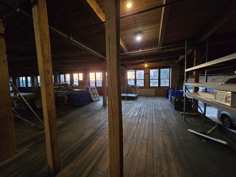 More Photos Of 6100 Wilson Ave, Kansas City Warehouse For Sale