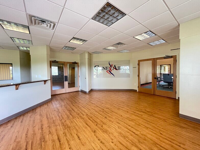 More Photos Of 13680 NW 104th Ter, Alachua Office For Sale