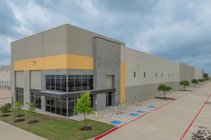 More Photos Of 210 Sunridge Blvd, Wilmer Distribution For Lease