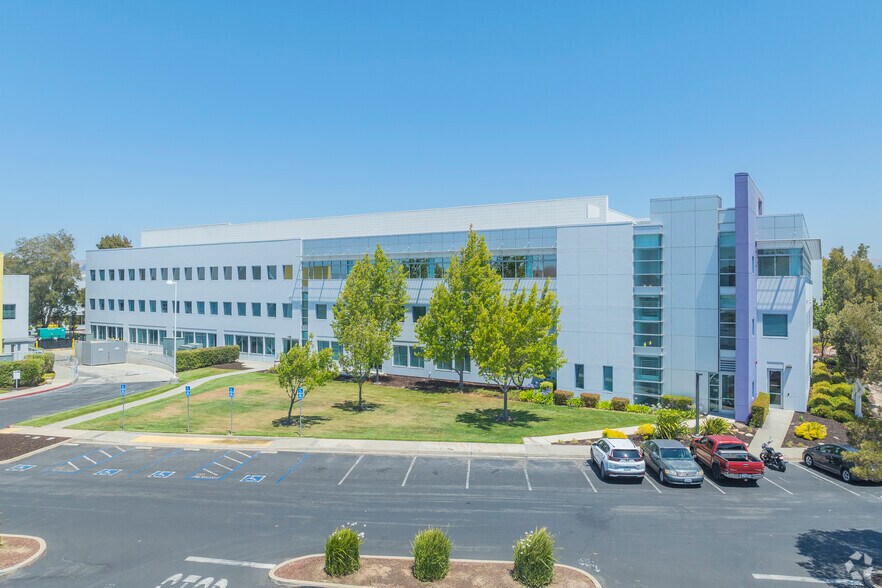 More Photos Of 7999 Gateway Blvd, Newark Research And Development For Lease