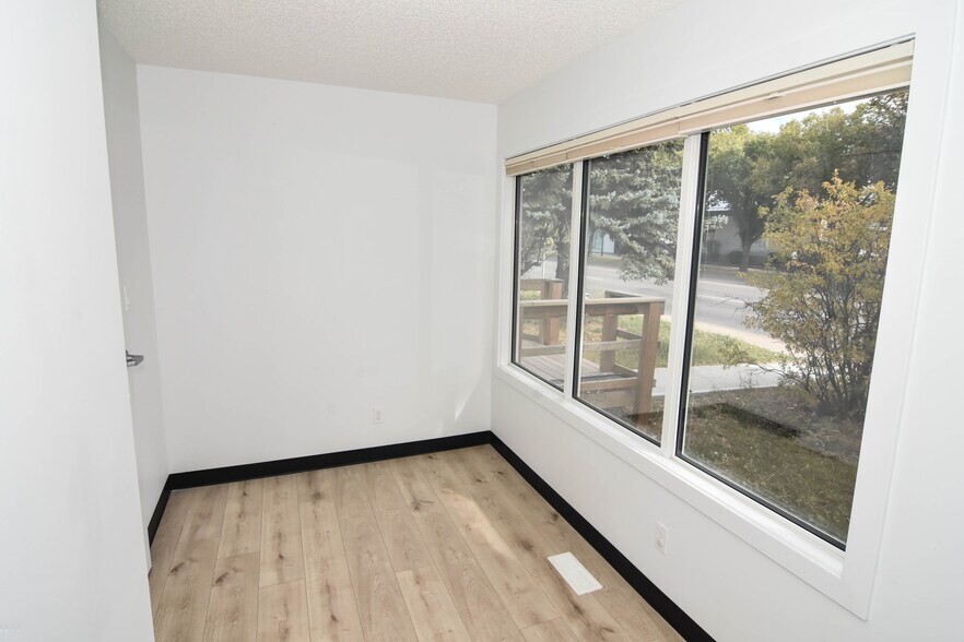 More Photos Of 309 Main St N, Airdrie Office For Lease