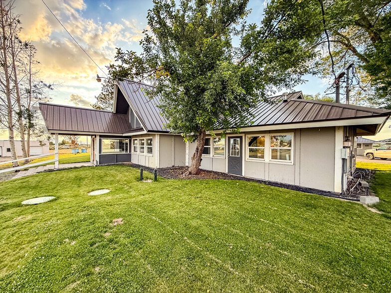 More Photos Of 87275 County Hwy 9-28, Christmas Valley Hotel For Sale