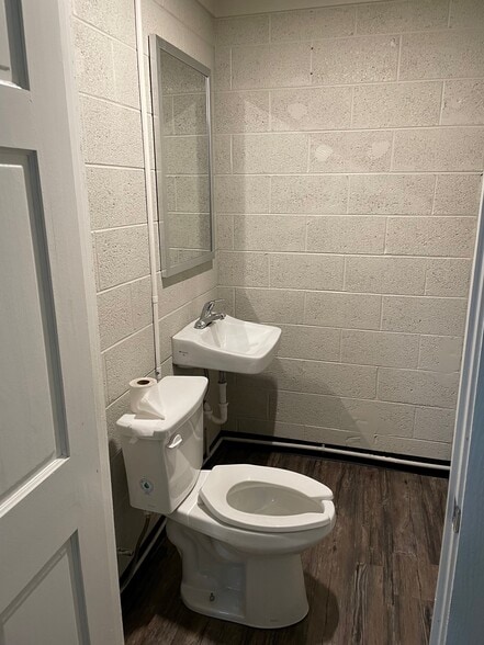 More Photos Of 2814 N Nichols St, Fort Worth Unknown For Lease