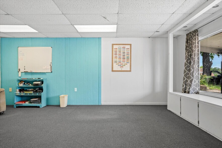 More Photos Of 203 N Spring St, Grand Saline Office For Sale