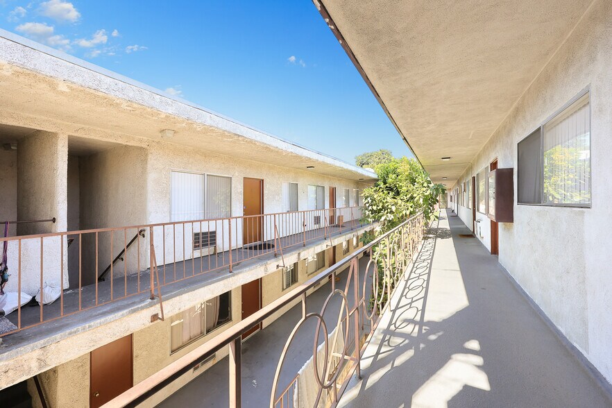 More Photos Of 332 Riverdale Dr, Glendale Apartments For Sale