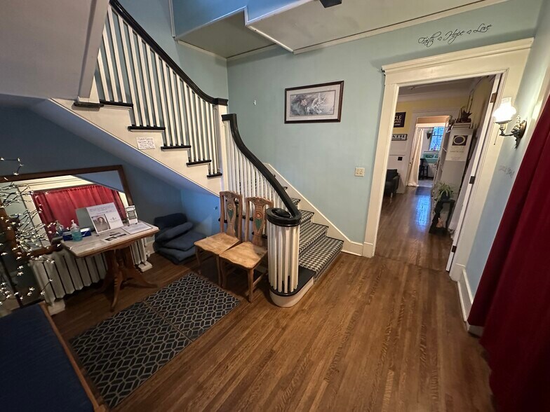 More Photos Of 800 E Walnut St, Springfield Office Residential For Sale