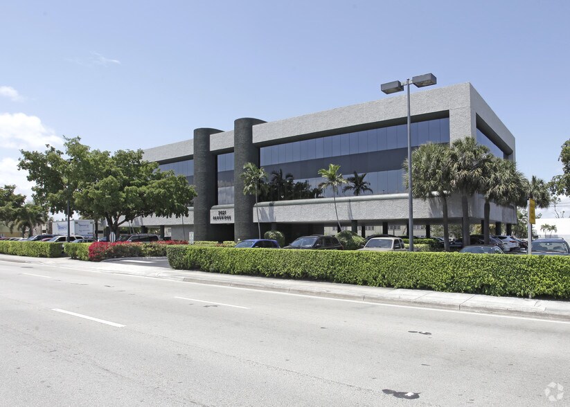 Primary Photo Of 2021 E Commercial Blvd, Fort Lauderdale Medical For Lease