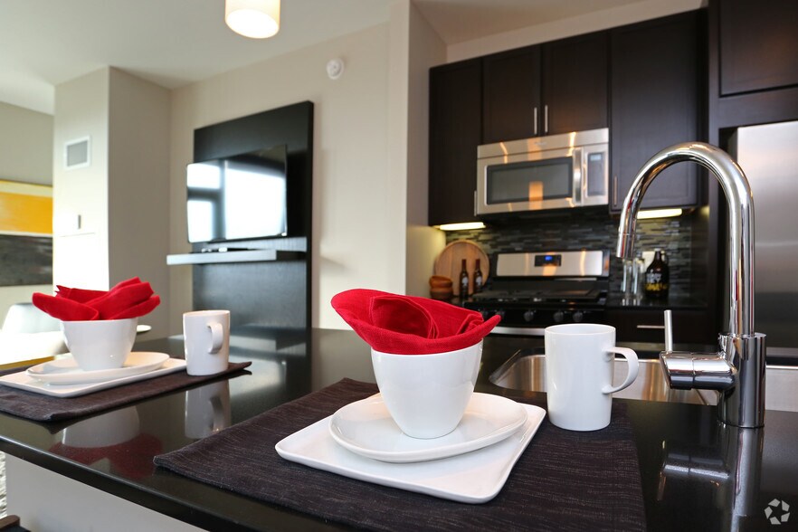 More Photos Of 123 N Desplaines St, Chicago Apartments For Lease