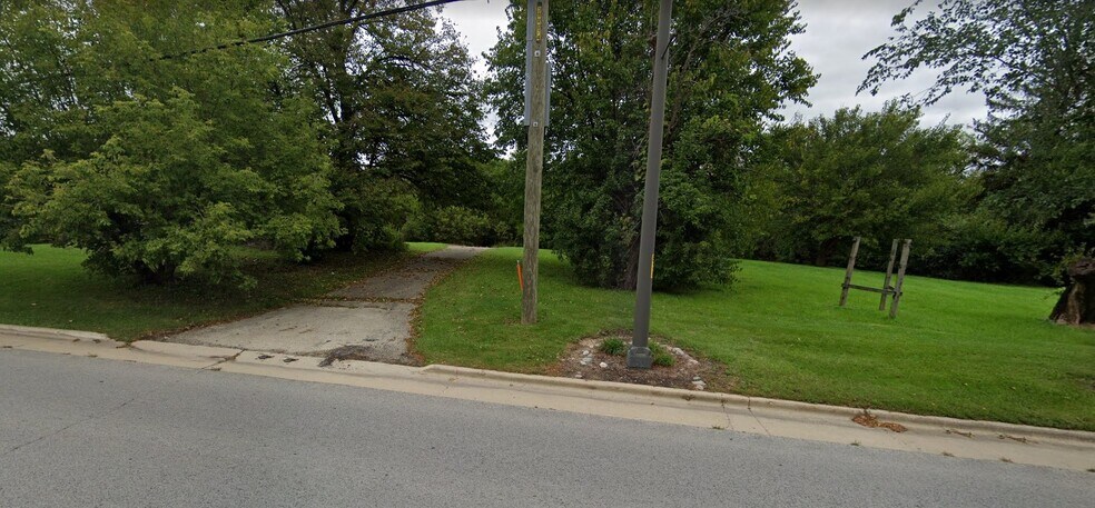 More Photos Of 68 E Irving Park Rd, Streamwood Land For Sale