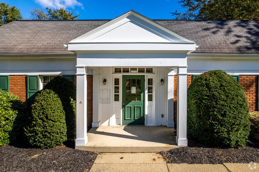 More Photos Of 1903 Hubbard Rd, Madison Office For Sale