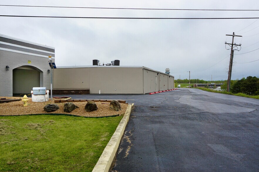 More Photos Of 1701 Martin Springs Dr, Rolla Freestanding For Sale