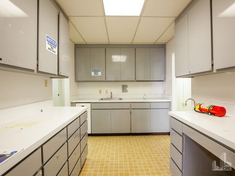 More Photos Of 919 Clay St, San Francisco General Retail For Lease