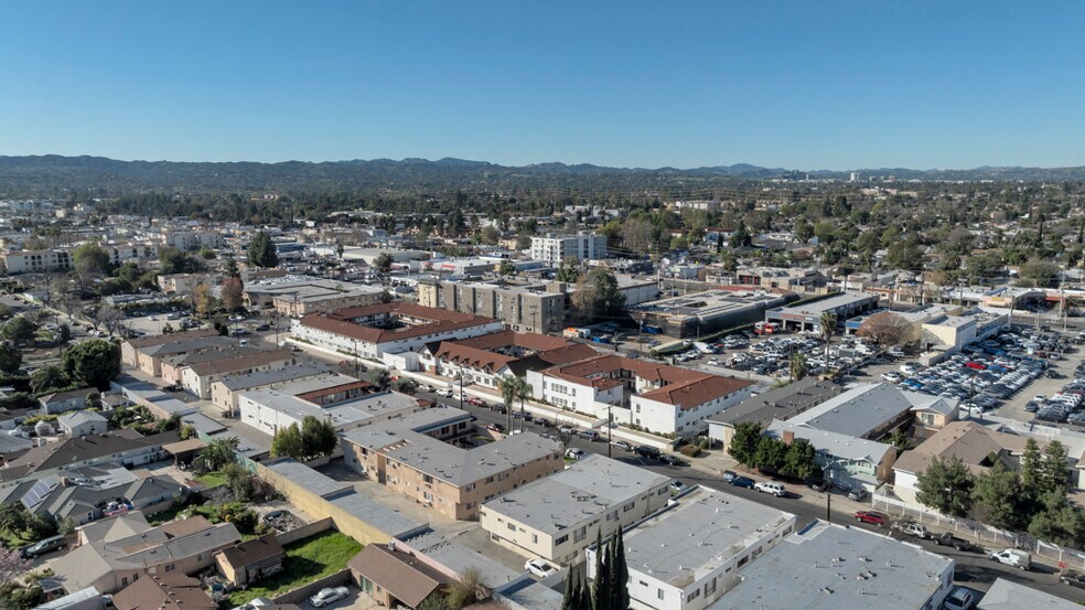 More Photos Of 7454 Canby Ave, Reseda Apartments For Sale