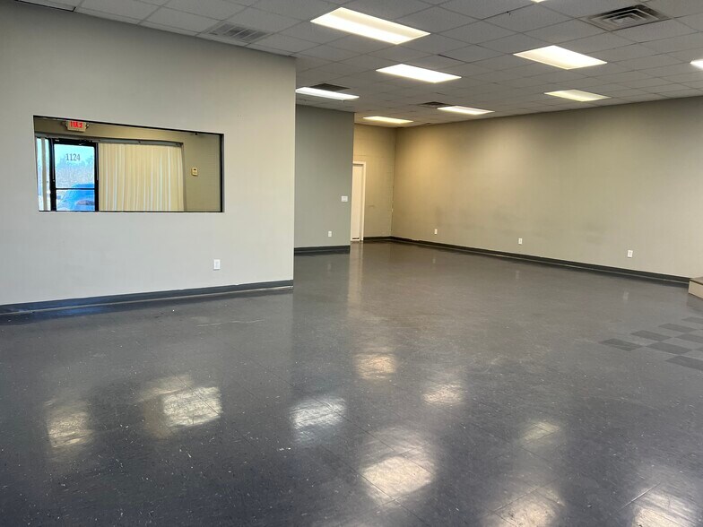 More Photos Of 1122-1126 Brinkley Ave, Murfreesboro Storefront For Lease