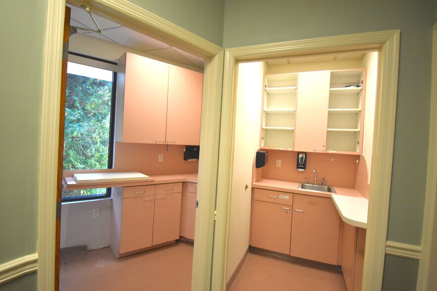 More Photos Of 120 New York Ave, Huntington Medical For Sale
