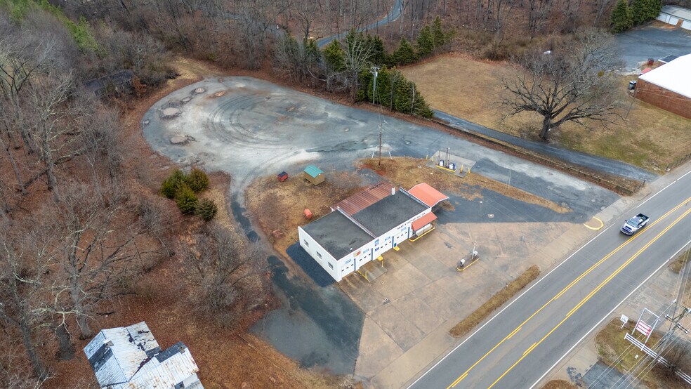 More Photos Of 16855 Oak St, Dillwyn Service For Sale