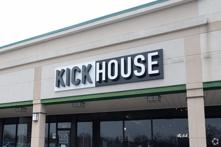 More Photos Of 648-678 N Northwest Hwy, Park Ridge Unknown For Lease